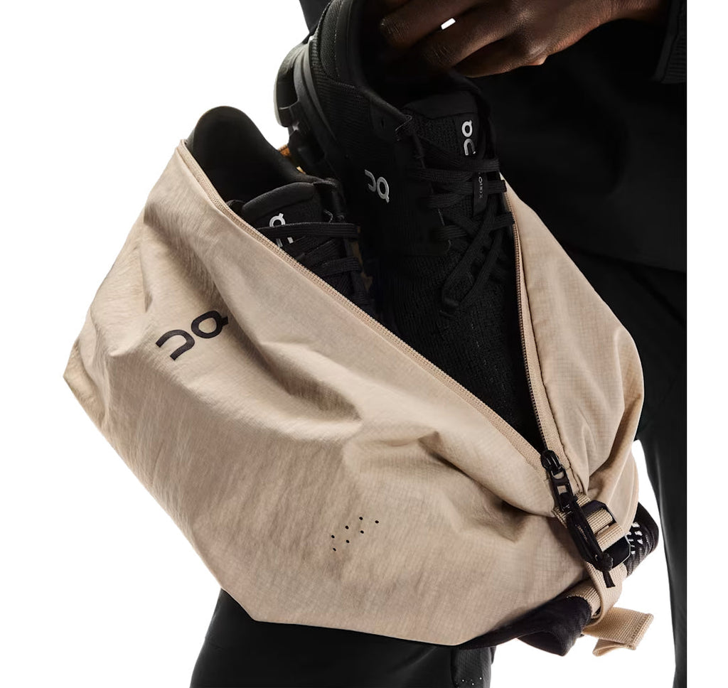 On Sling Pack 9L Sand/Black Crossbody Bag