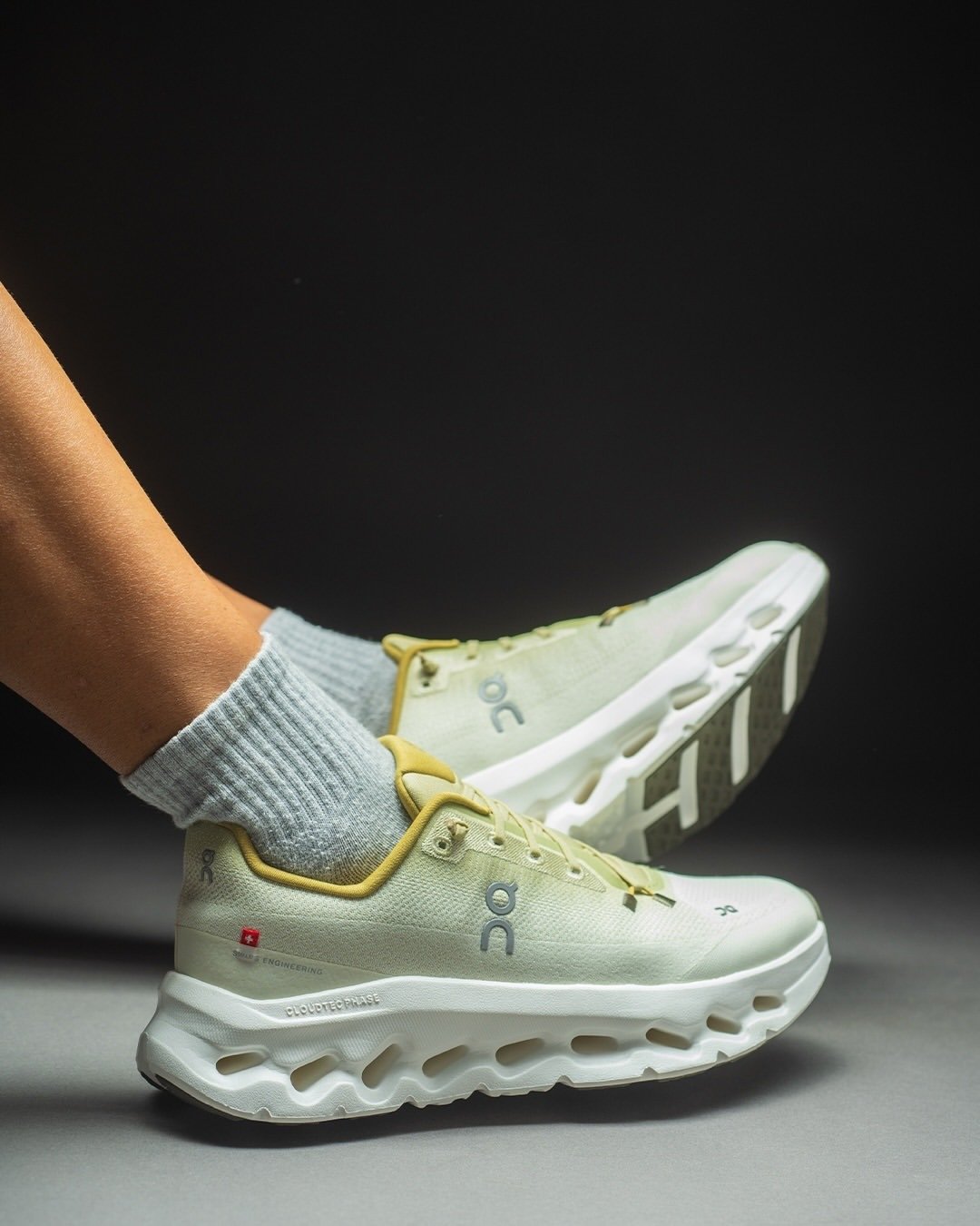 On Cloudtilt Caper Ghost Lifestyle Sneakers